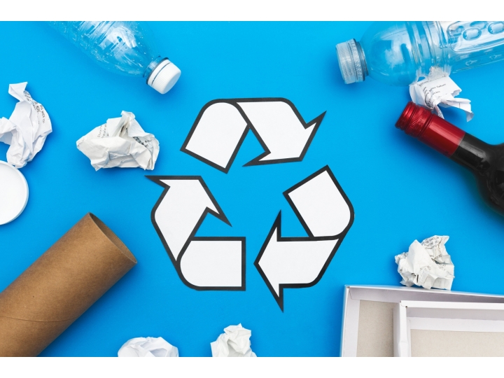 recycle-symbol-and-items